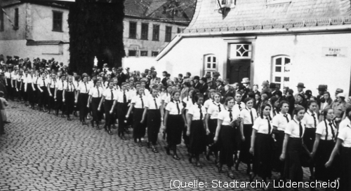 Foto: Aufmarsch des "Bundes Deutscher Mädel (BDM)" im Juni 1933.