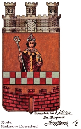 Foto: Stadtwappen Lüdenscheid von 1911: &Uml;ber einer Figur (sie soll den Heiligen St. Medardus darstellen) befindet sich eine stilisierte Stadtmauer mit drei Türmen und einem Tor. Unter der Figur ein zweireihiges rot-graues Schachbrettmuster, darunter eine stilisierte Stadtmauer mit einem Tor.